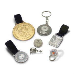 Medallas, Pines y Llaveros