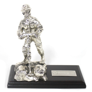 Minero con Base y Placa - Plaqué/Madera