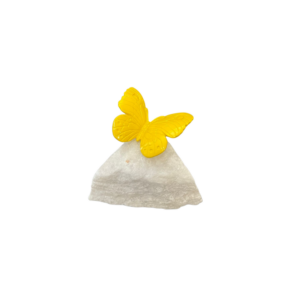 Mariposa Amarillo sobre Piedra de Huamanga Chico - Resina