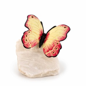 Mariposa Crema sobre Piedra de Huamanga - Resina